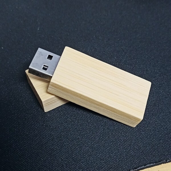 Clé USB 16Go en bois personnalisée