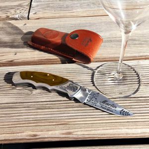 Le cadeau parfait et personnalisé : un couteau Le Camarguais gravé